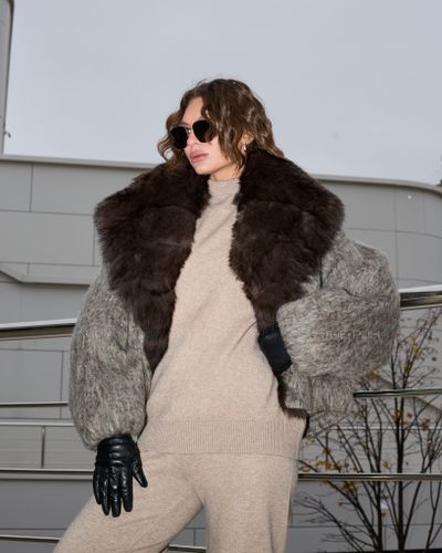 Укороченный шерстяной пуховик с мехом лисы