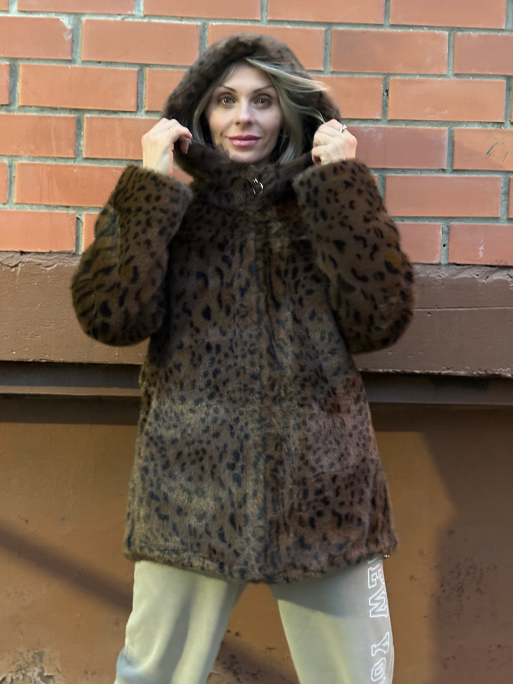 Шуба леопард с поясом / коричневый