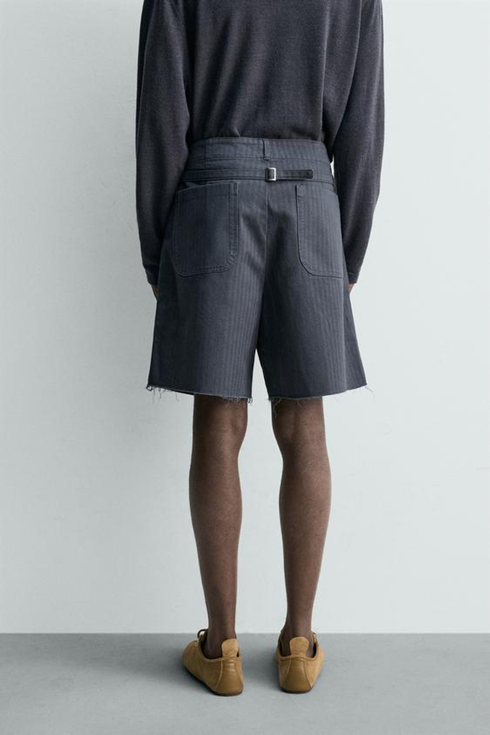 ZARA ХЛОПКОВЫЕ ШОРТЫ ИЗ ТКАНИ В ЁЛОЧКУ С ЭФФЕКТОМ ПОТЕРТОСТИ, ТЕМНЫЙ ИНДИГО