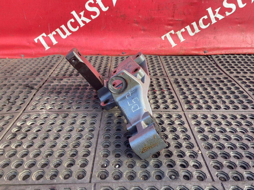 Кронштейн передней рессоры правый 2018г.