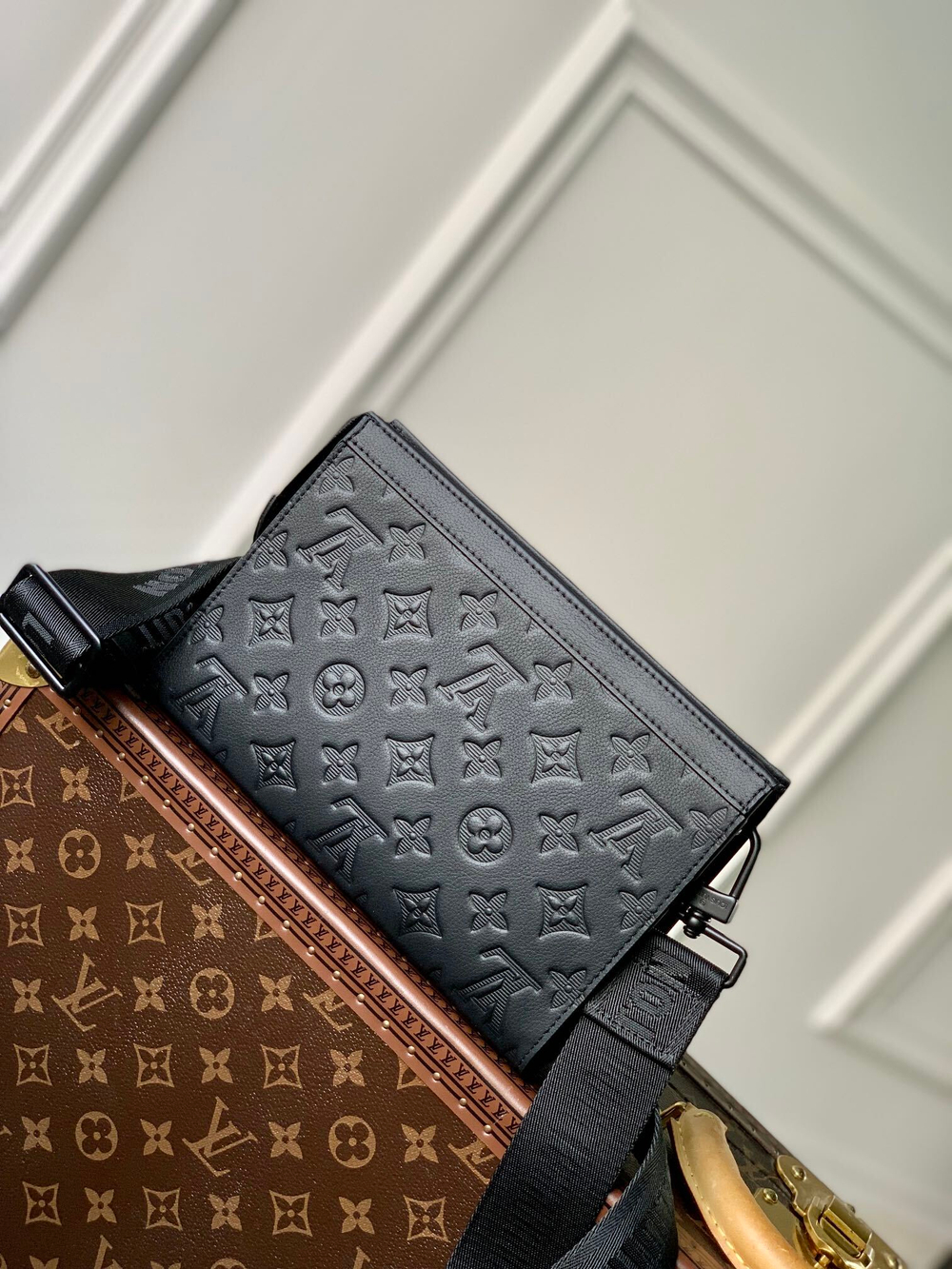 Louis Vuitton Gaston Wearable Wallet