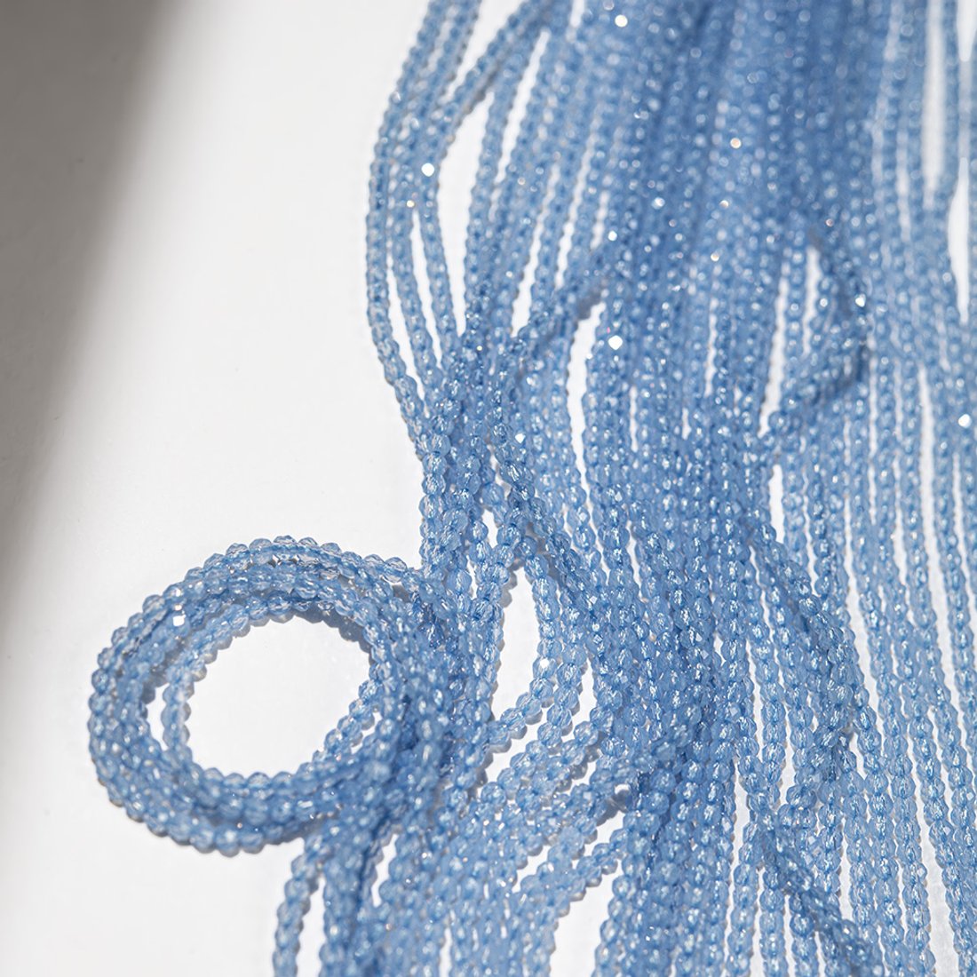 Шпинель с опаловым эффектом "Небесный опал", 2,1мм, шар, микроогранка