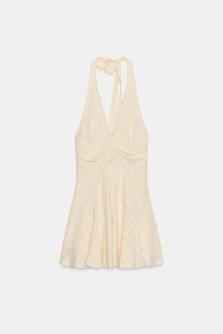 ZARA КОРОТКОЕ ПЛАТЬЕ ИЗ РУСТИКА С ГОРЛОВИНОЙ ХАЛТЕР, ЦВЕТ СЛОНОВОЙ КОСТИ