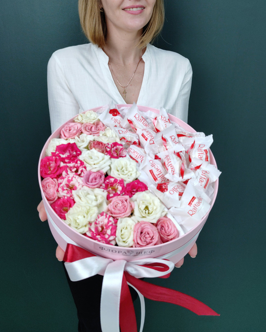 Коробка с цветами и сладостями №3(00235)