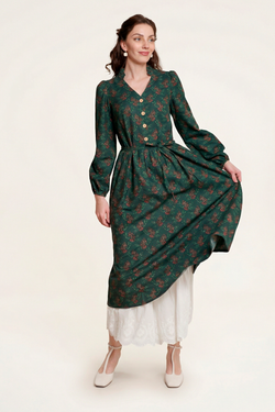 Платье с воротником стойкой