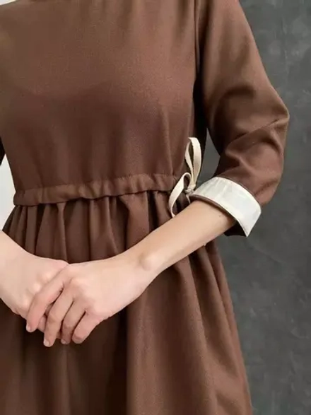 Коричневое платье с кулиской из шерсти