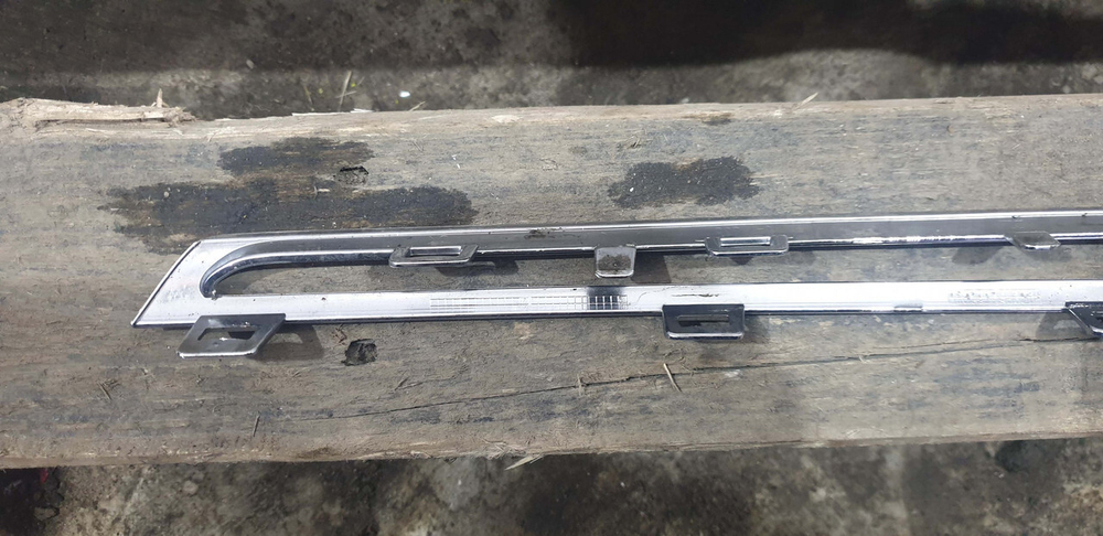 Молдинг решетки радиатора правый нижний Mercedes GLC (X253) 15-19 Б/У Оригинал A2538880485