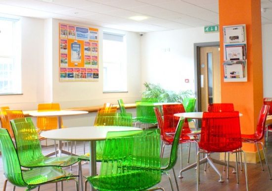 Стул прозрачный янтарный X-Treme S