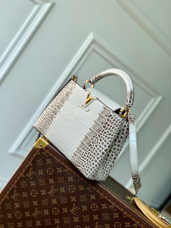 Louis Vuitton Capucines BB