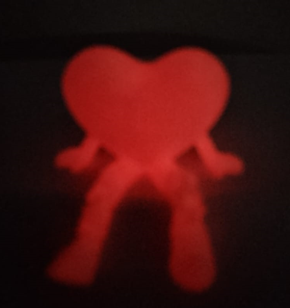 Сердце в темноте светится с подвижными ножками- 3D валентинка подарок универсальный