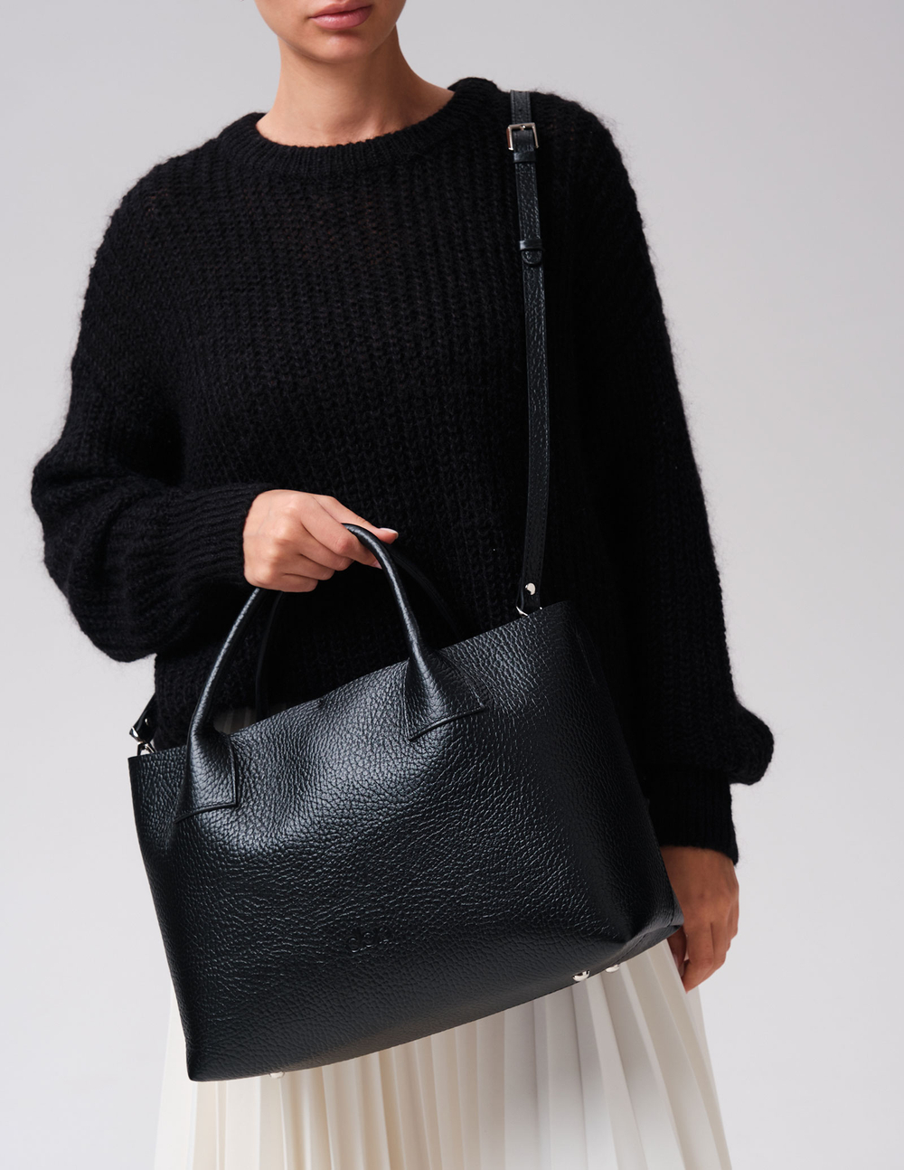 Кожаная сумка Iris DBR 31372 черный соло