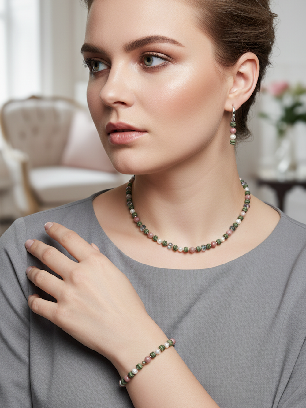 Комплект украшений авторский из натуральных камней и речного жемчуга. Колье и браслет "Нежный букет".