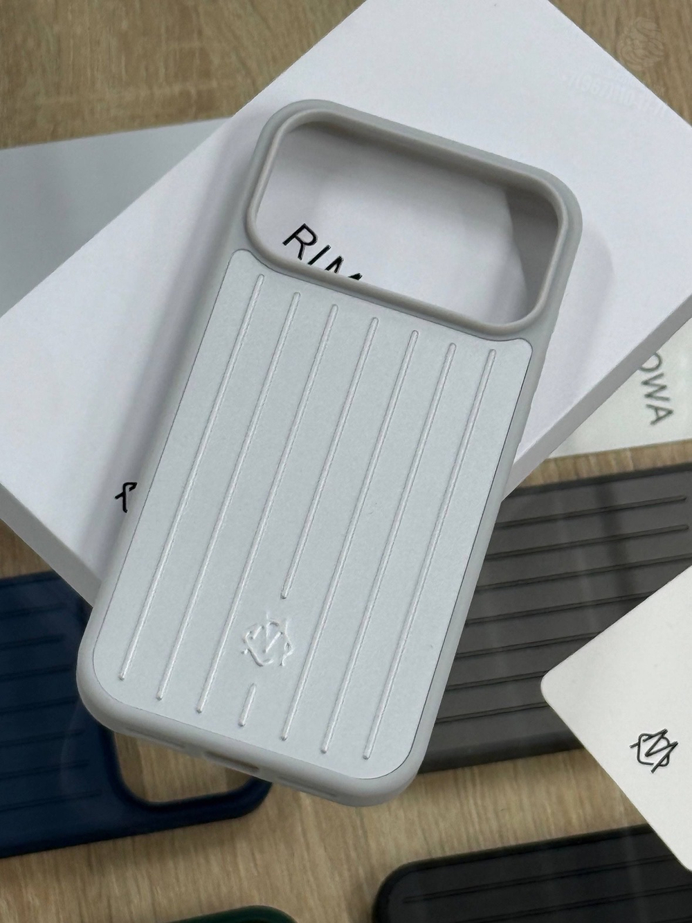 Чехол на iPhone 17 Pro Max Rimowa