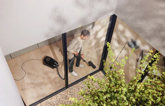 Пылесос Miele SUSF0 Guard L1 AllFloor Noir черный