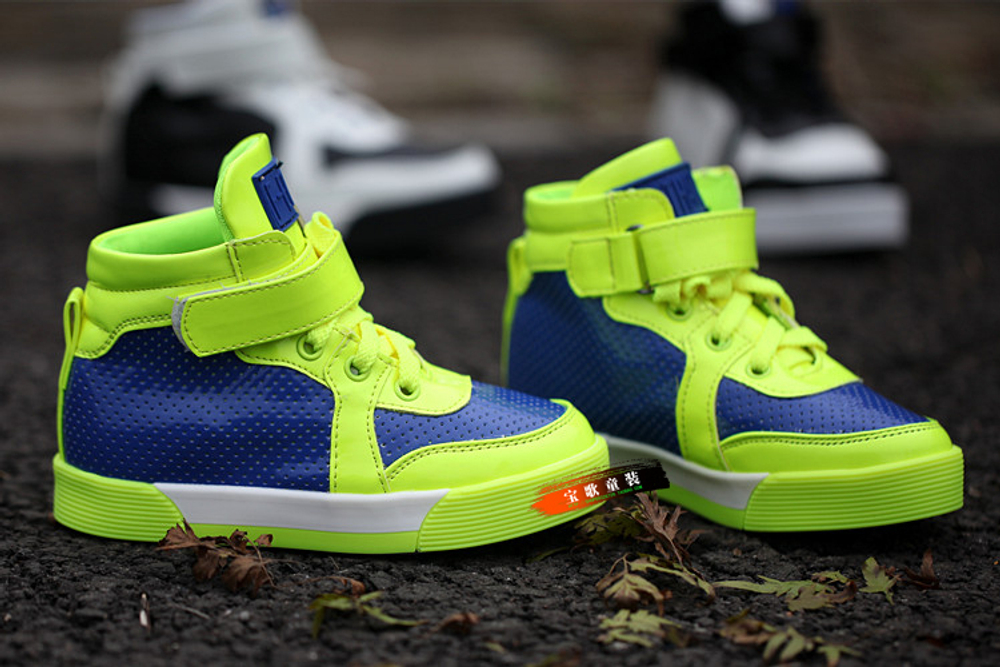 Кроссовки на шнуровке и липучке с контрастными вставками