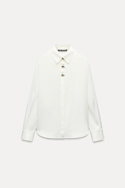ZARA АТЛАСНАЯ РУБАШКА С ЗОЛОТИСТЫМИ ПУГОВИЦАМИ, БЕЛЫЙ