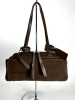 Женская замшевая сумка-багет коричневого цвета