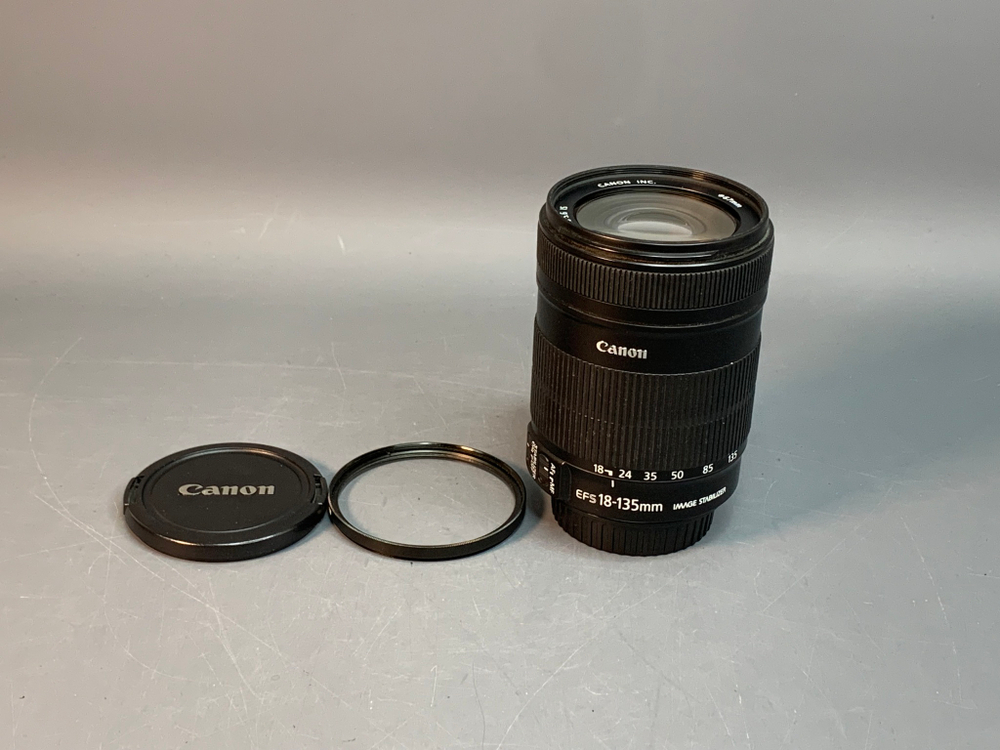 Canon EF-S 18-135mm 3.5-5.6 IS