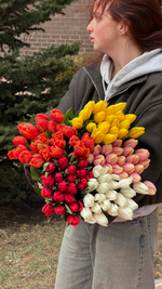 Охапка 50 тюльпанов ассорти на 8 марта