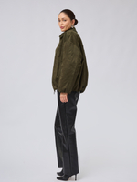 Брюки прямые из экокожи крокодил