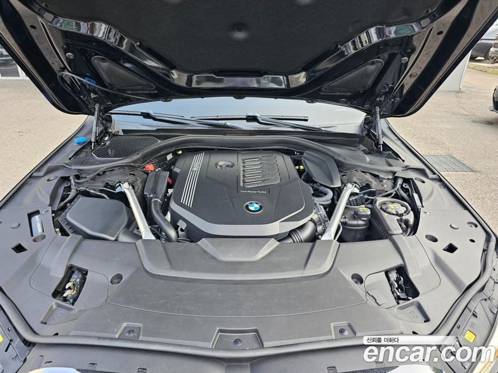 BMW 7 Series (G11) 740Li xDrive M Sports (04.2021)