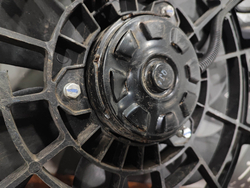 Диффузор с вентилятором Москвич 3 22-нв Б/У Оригинал 1308100V5070