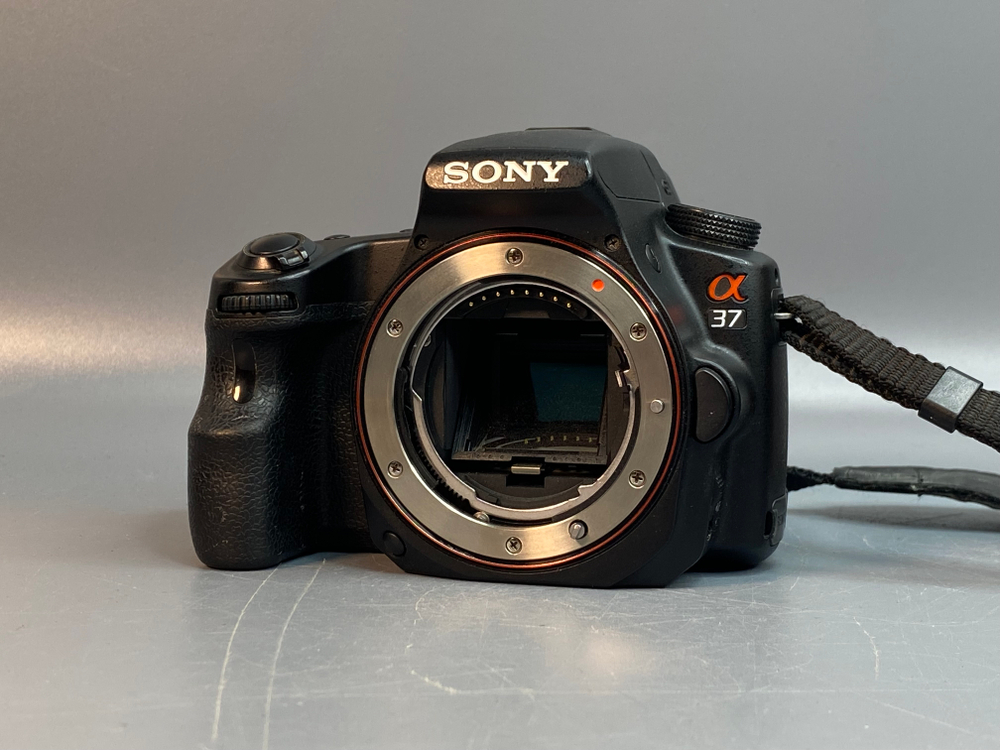 Sony Alpha SLT-A37 Kit 18-55mm 20.200 кадров