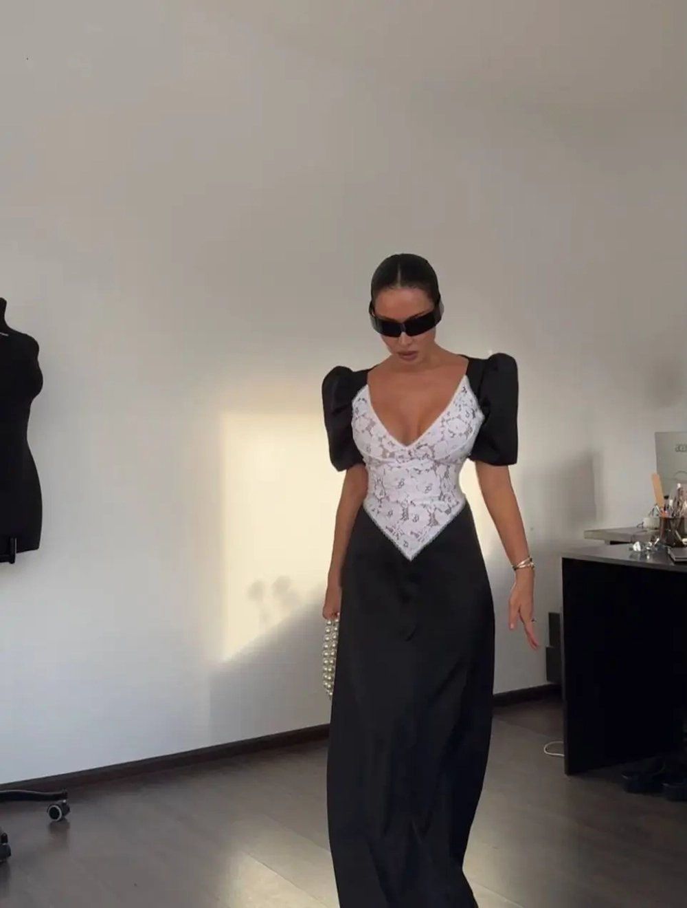 Платье "Who is she", Черно-белый