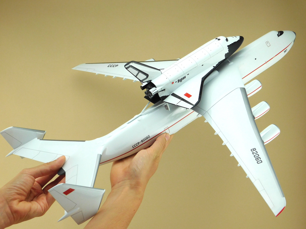 Модель самолета Ан-225 (М1:144, "МРIЯ" с Бураном, СССР-82060)