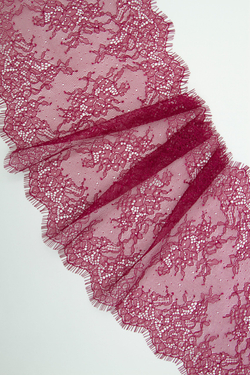 Кружево шантильи брусника неэластичное ширина 22 см длина 1.45 м