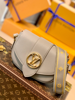 Louis Vuitton Pont 9 Soft PM