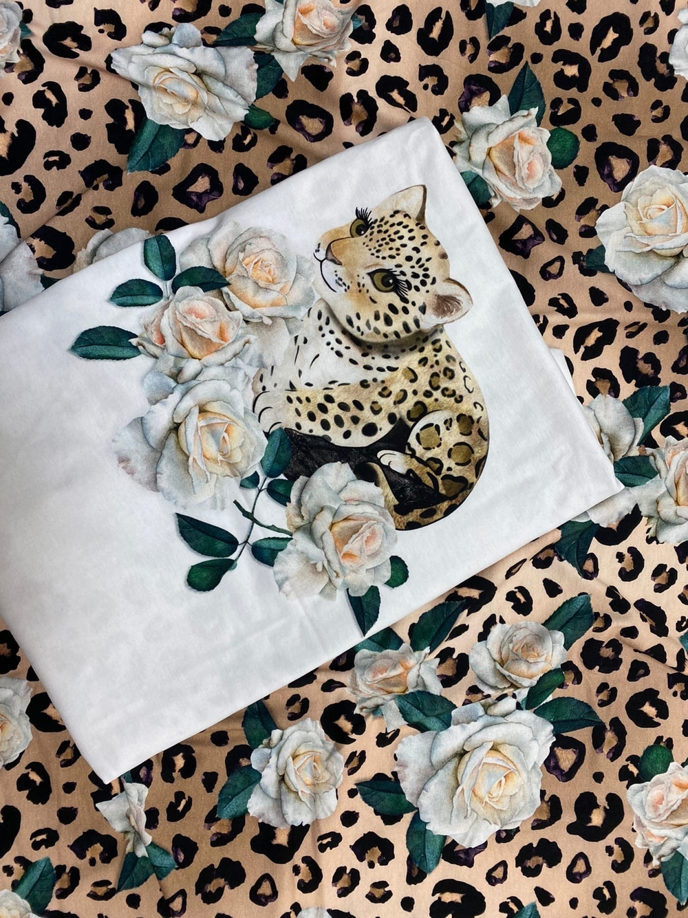 Кулир (принт). Розы на пятнах (Компаньон к лео), 0,3м (БРАК)