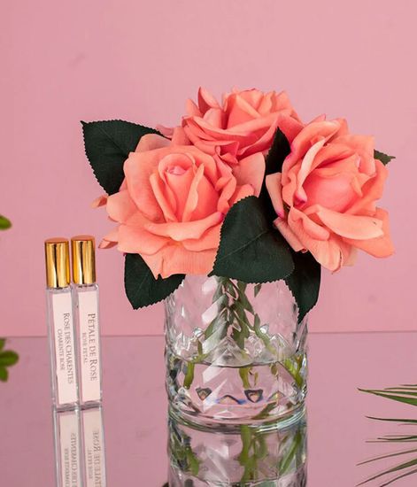 Букет коралловых французских роз в прозрачной вазе "ёлочка", Cote Noire