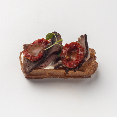 Мини-эклеры с ростбифом и трюфельным кремом 8 шт