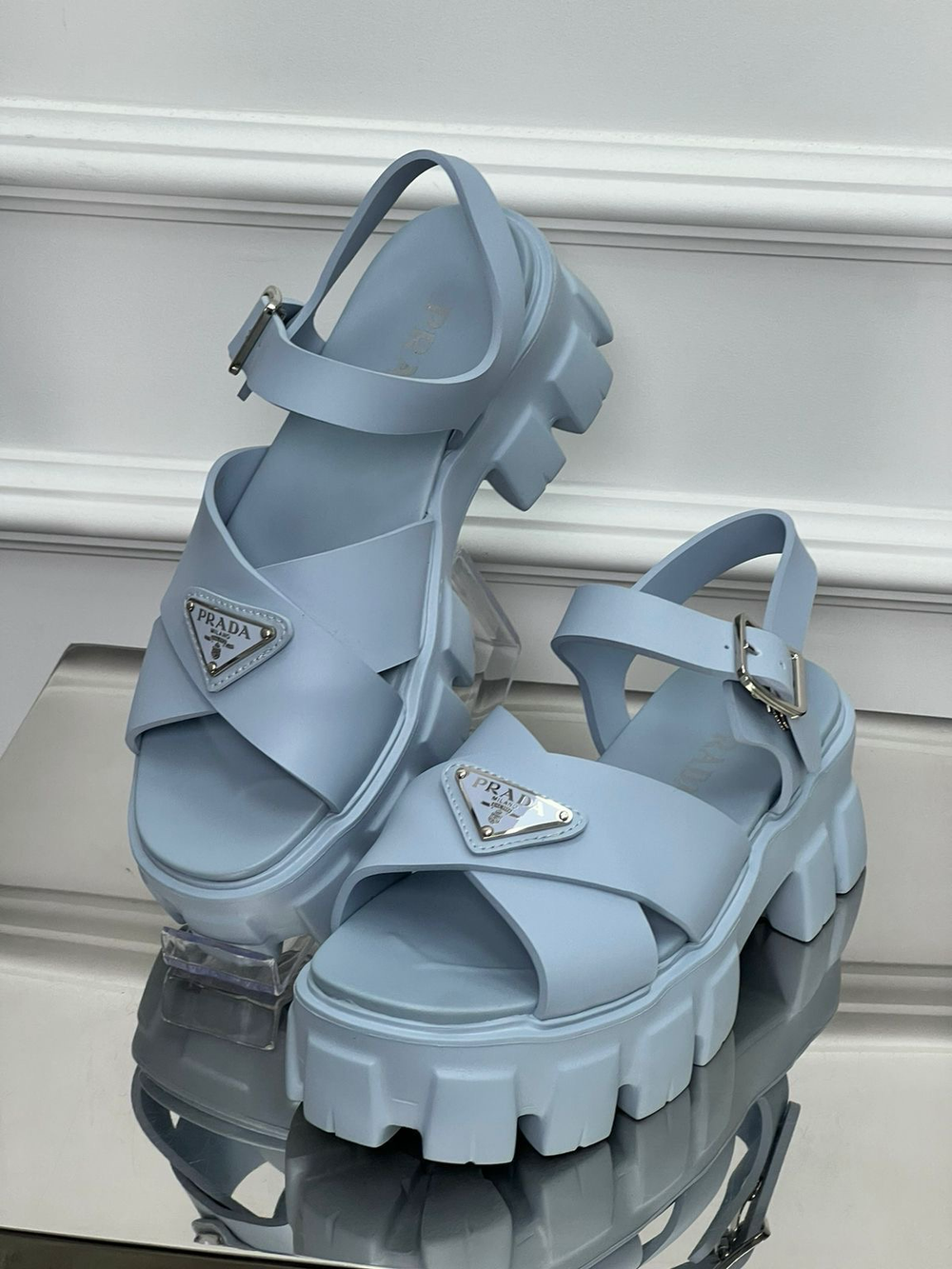 Сандали Prada
