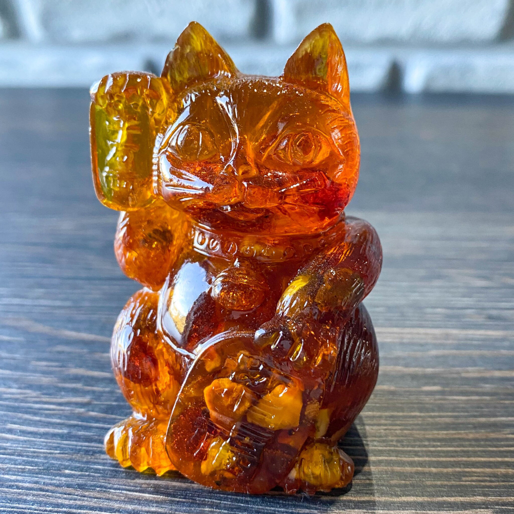 Манэки-нэко кот счастья