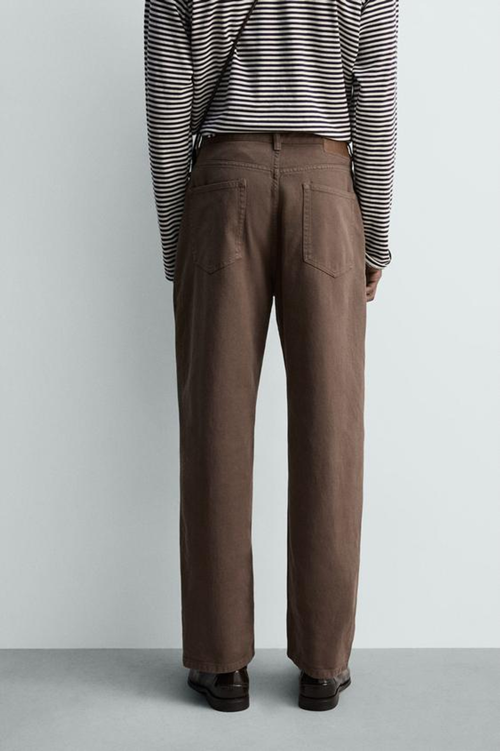 ZARA ДЖИНСЫ STRAIGHT FIT С ЭФФЕКТОМ ПОТЕРТОСТИ, СЕРО-КОРИЧНЕВЫЙ