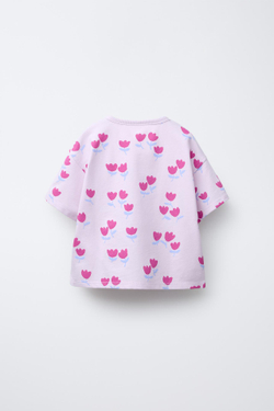 ZARA ФУТБОЛКА С ЦВЕТОЧНЫМ ПРИНТОМ, ЦВЕТ МАЛЬВЫ