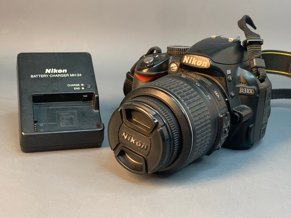Nikon D3100 Kit 18-55mm 59340 Кадров