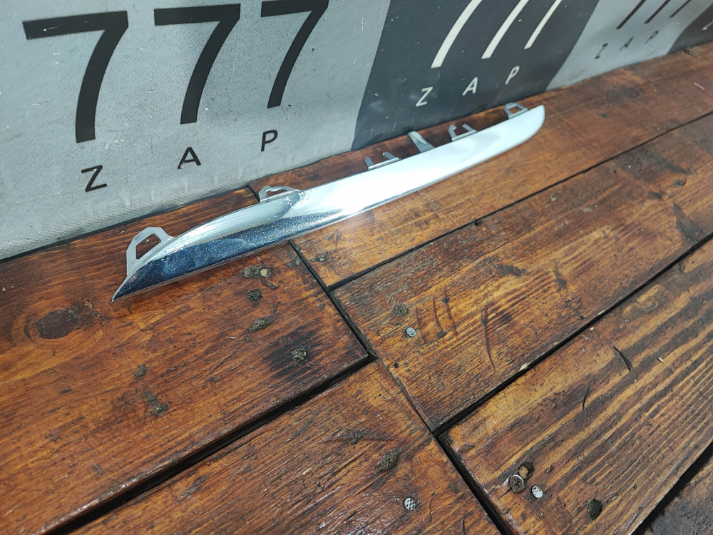 Накладка решетки радиатора Mercedes V (W447) 14-нв Б/У Оригинал A4478880800