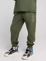 Зеленый костюм для мальчика в школу