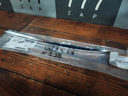 Накладка решетки радиатора Mercedes E W213 20- БУ Оригинал A2388881800