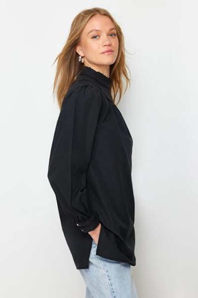 Туника из хлопчатобумажной ткани с черным воротником и вышивкой TCTSS24UK00038