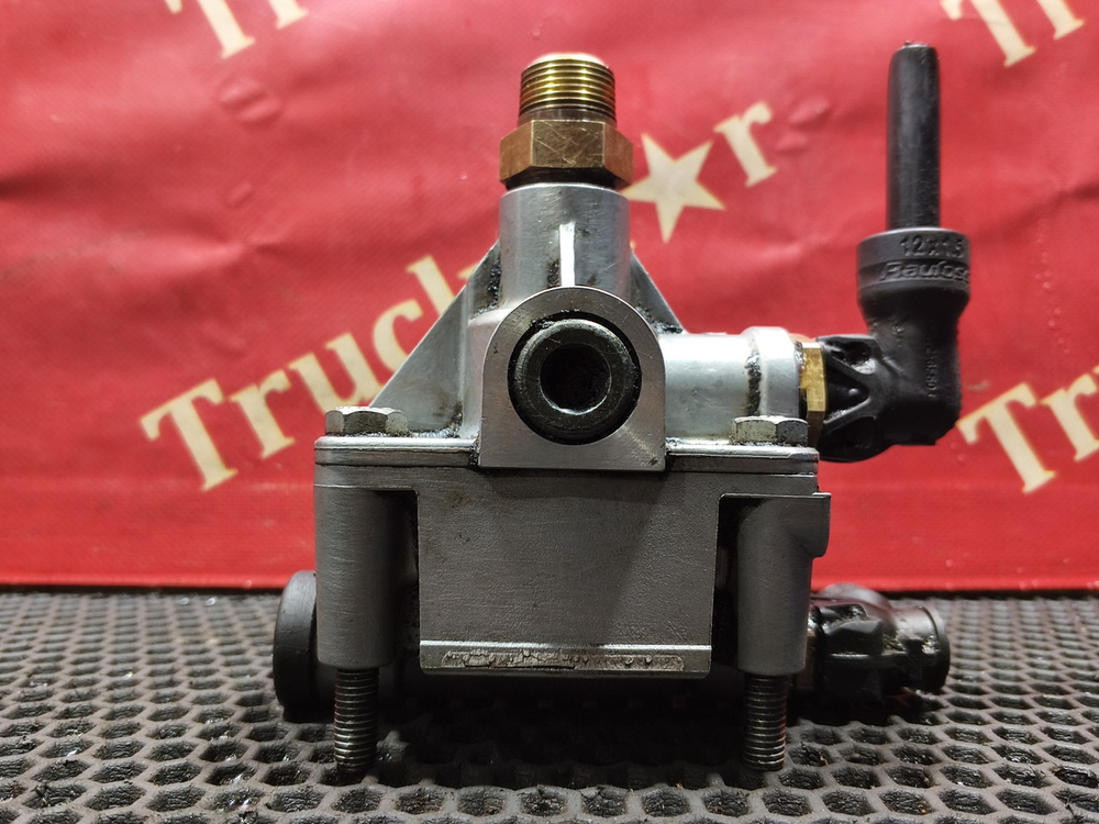 Клапан ускорительный