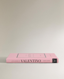 The Little Book of Valentino. Иллюстрированная книга о модном доме Valentino (на английском языке)