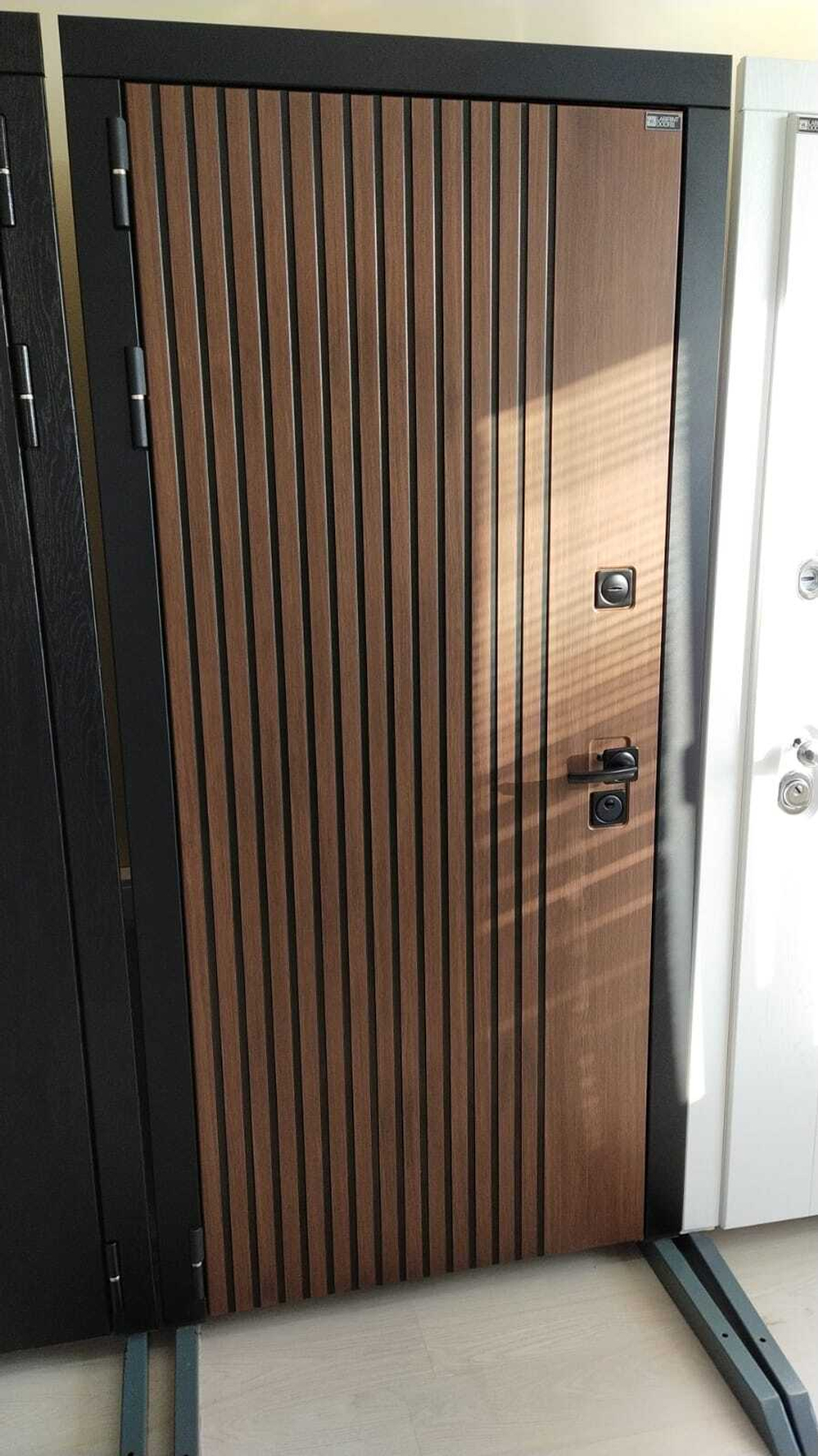 Дверь входная Лабиринт STORM 29 Дуб кантри темный