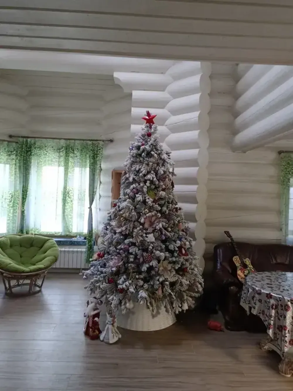 Заснеженная елка с гирляндой «Аляска» (Литая+пвх) 180 см / 1.8 м