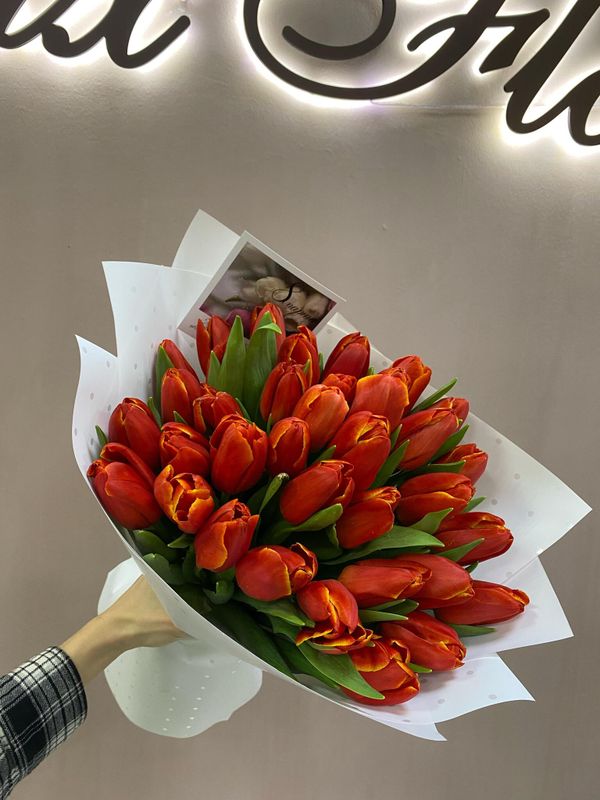 Тюльпаны 8 Марта (Б-35+)