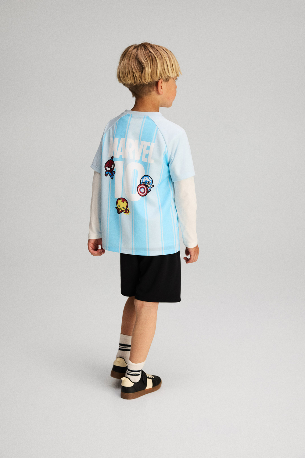 H&M Комплект из футболки и шорт с принтом, светло-голубой