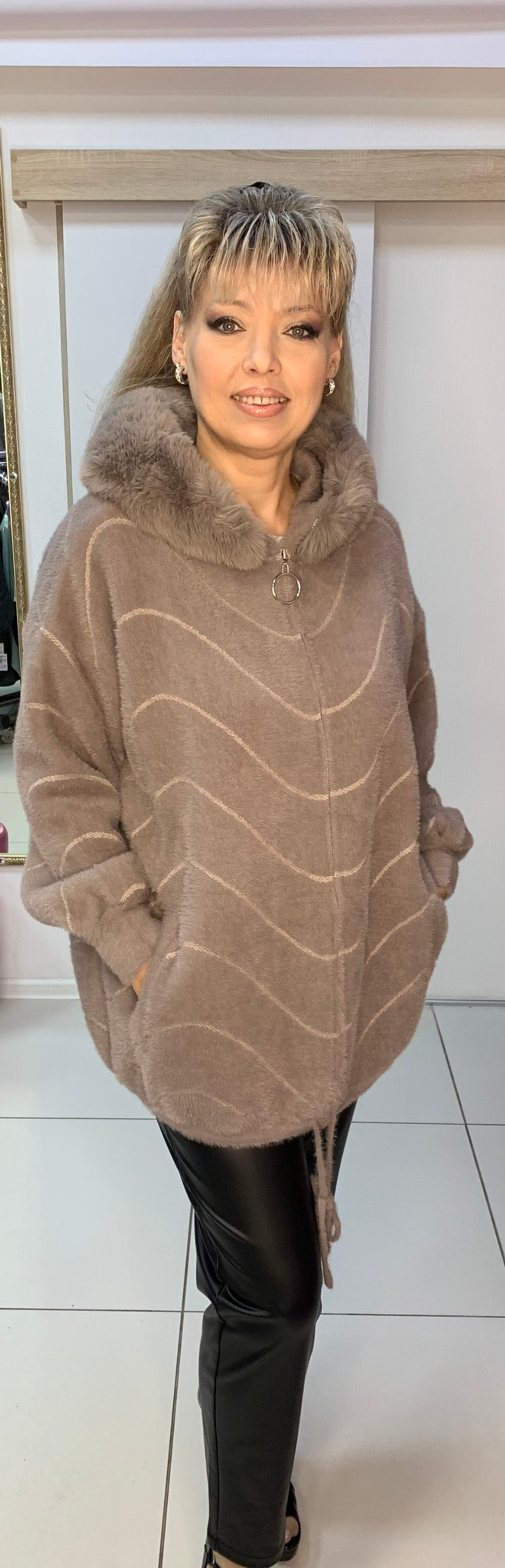 Жакет-куртка из альпака с капюшоном